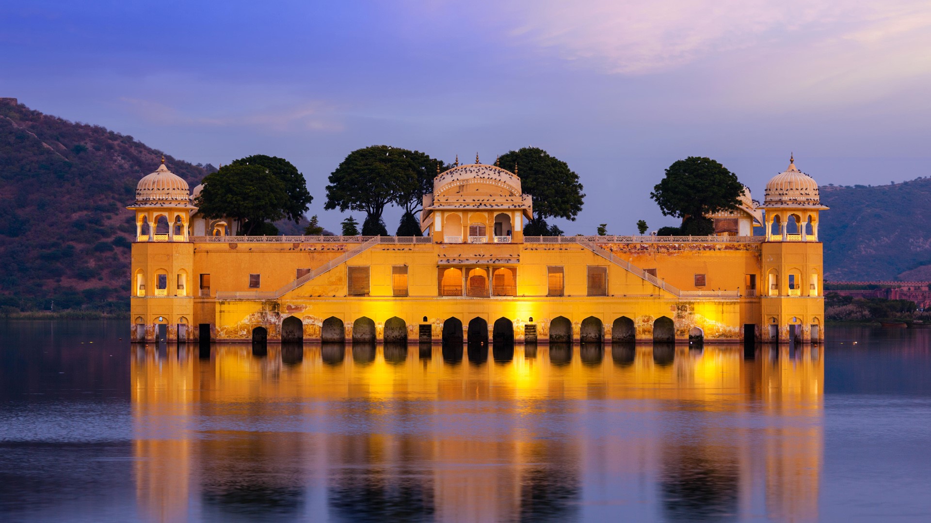Jal Mahal (Water Palace) on Man Sagar Lake in the evening twilight, Jaipur, Rajasthan, India. Windows 10 Spotlight Image