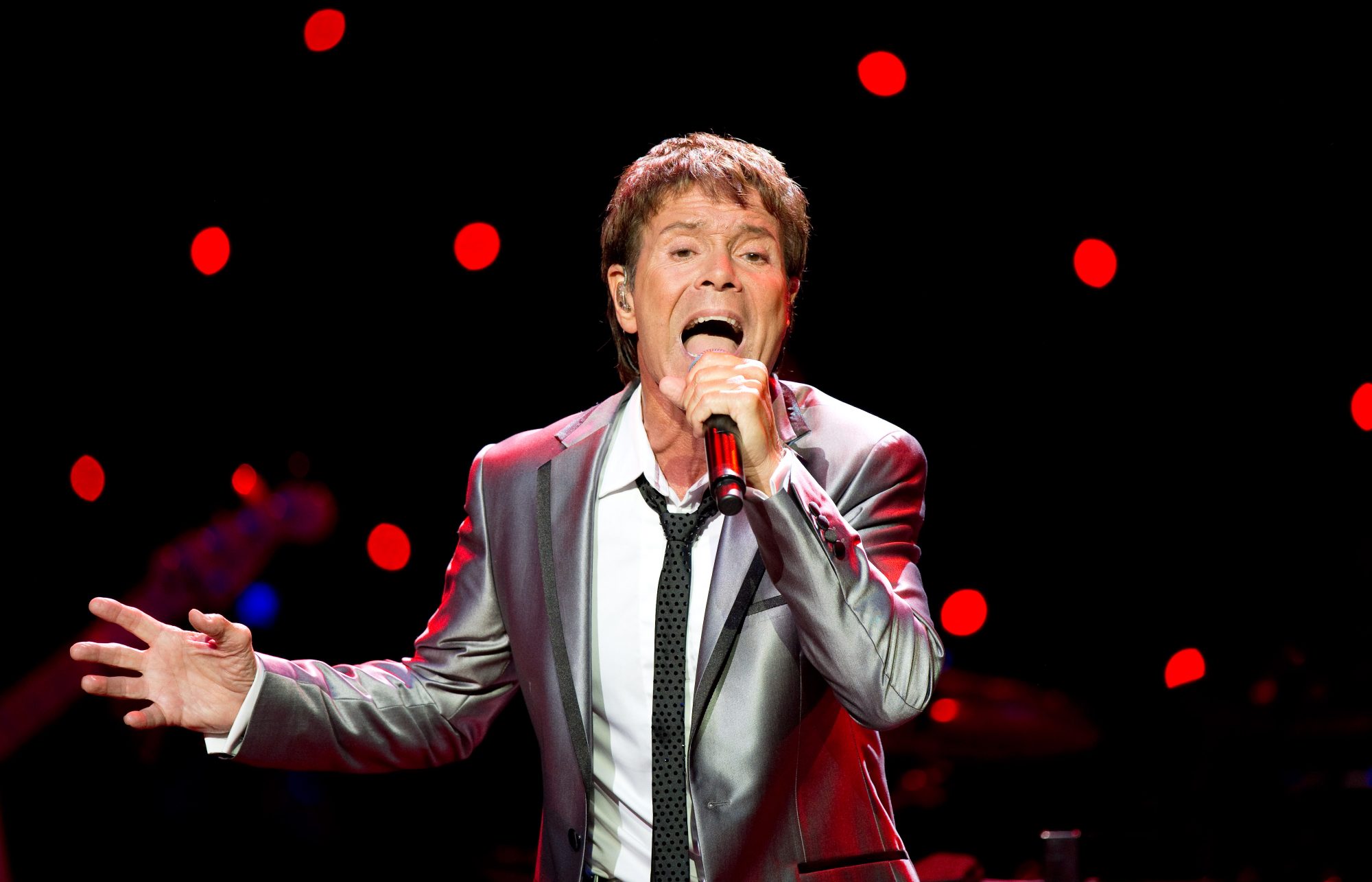 Sir Cliff Richard wins privacy case against BBC