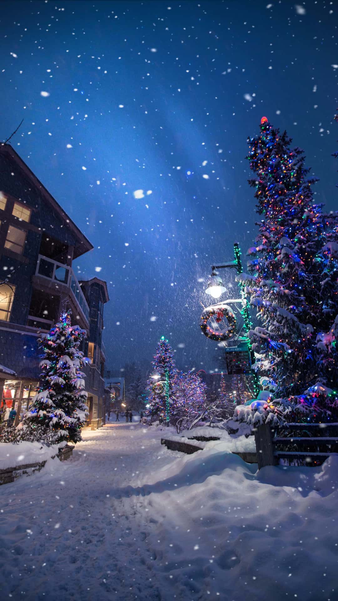 Christmas iPhone Wallpaper: Free Xmas Background to Download!