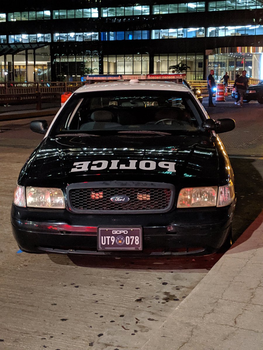 Nikki Able - Batwoman car chases. GCPD in the city!