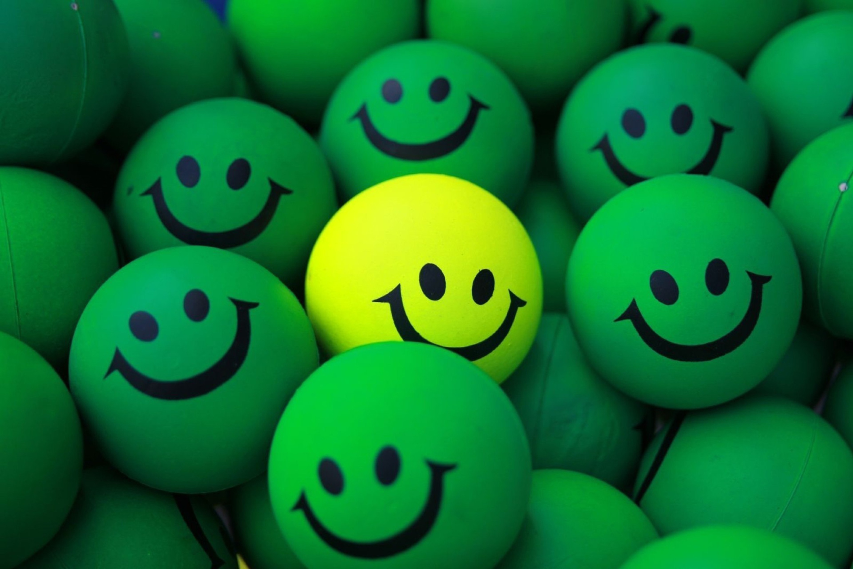 Smiley Green Balls Wallpaper for ZTE Axon 7