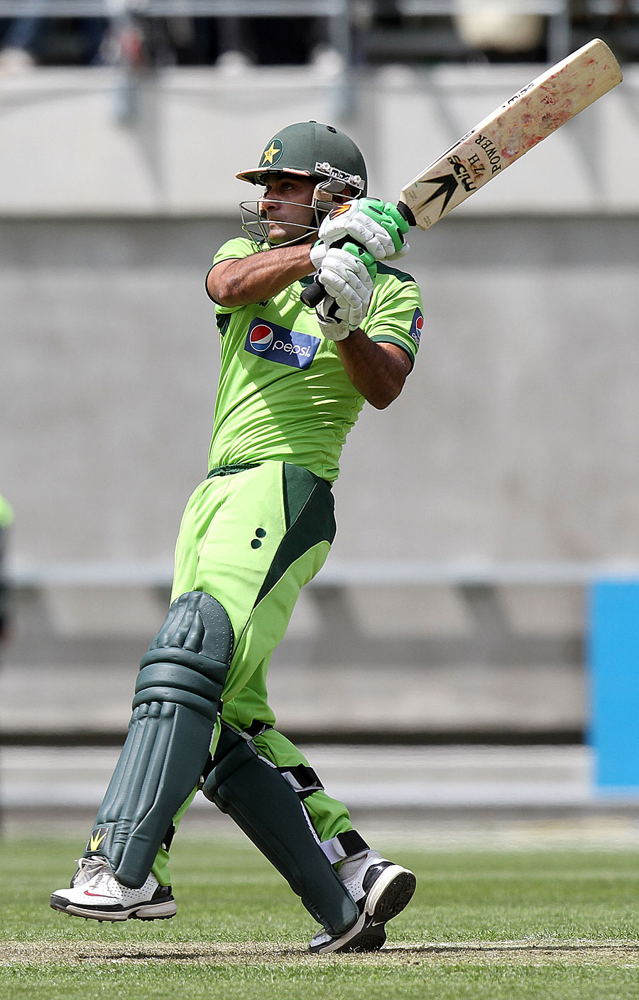 Mohammad Hafeez's ton sets up Pakistan win