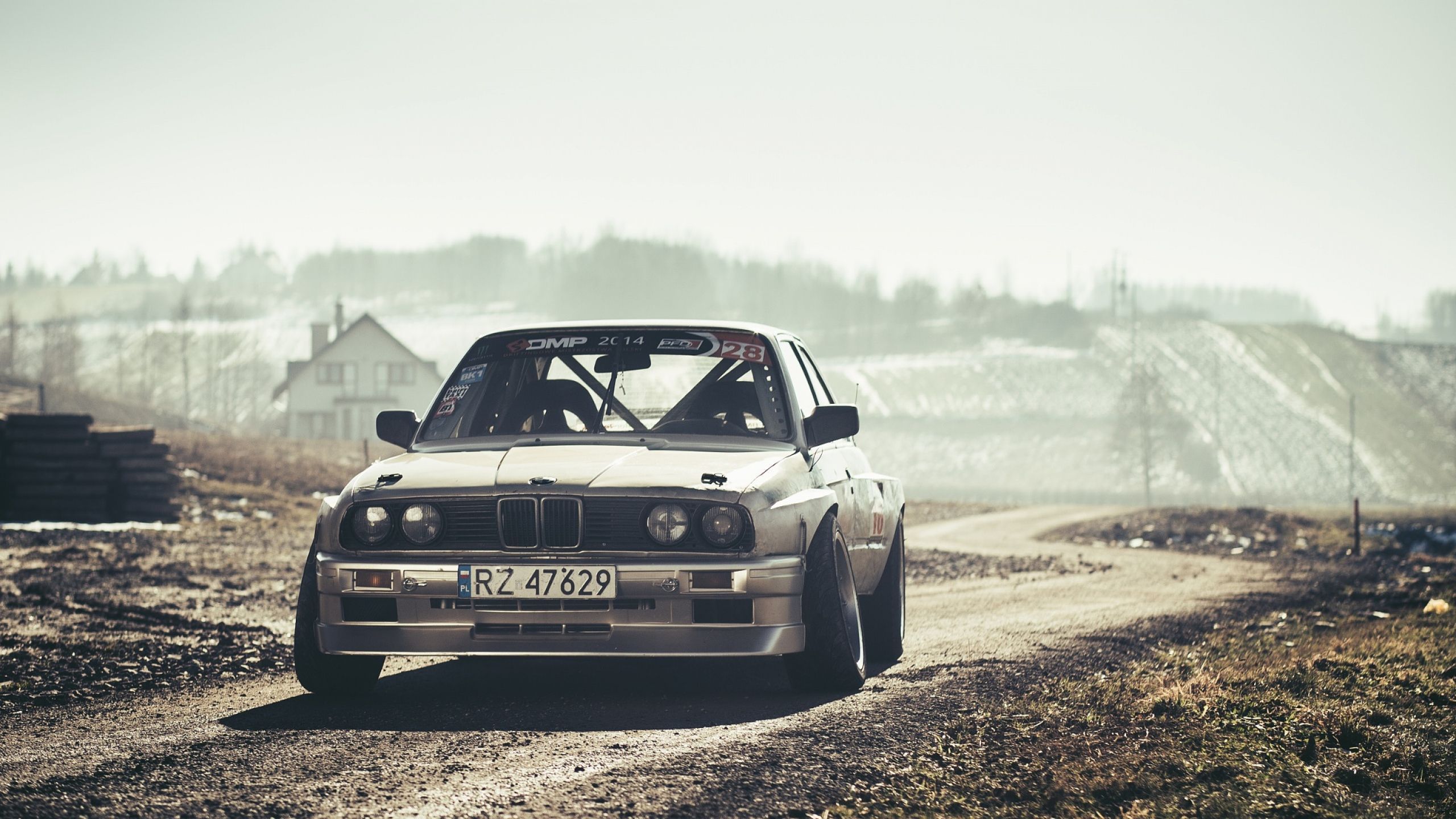 Wallpaper, old bmw, Tuner Car, BMW, white, solid color, country place, Mountain place, grass, dirt 2560x1440