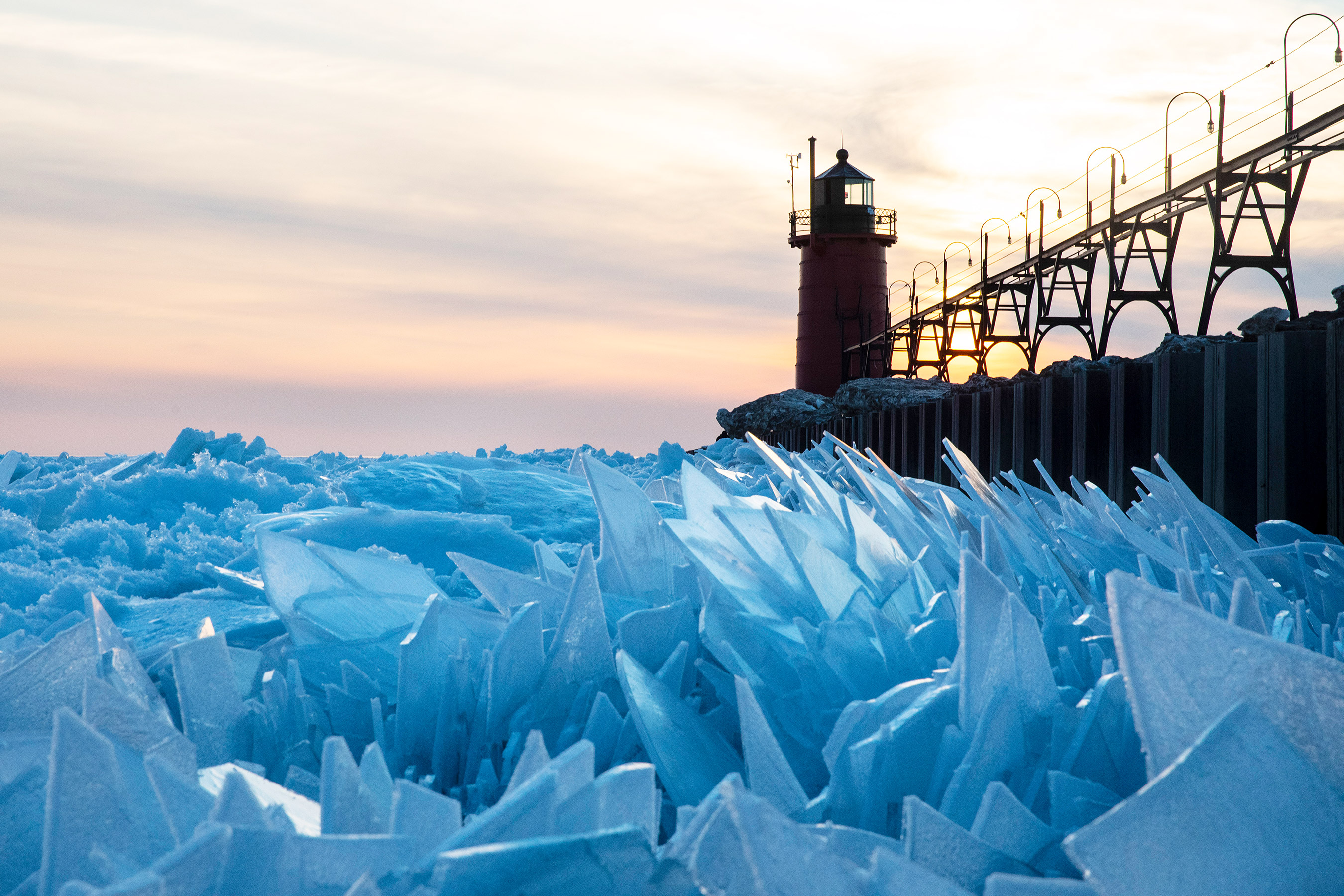 Wallpaper, winter, frozen lake, ice, Lake Michigan, USA, sunset, lighthouse, clouds, lamp 2700x1800