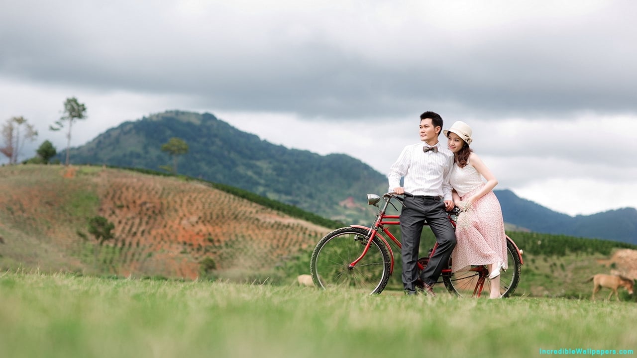 Asian Couple On Mountain With Bicycle, Couple On Mountain, Couple On Bicycle, Couple With Bicycle, Asian Couple, Chinese Couple, Korean Couple, Japanese Couple, Asian, Chinese, Korean, Japanese, Couple, Pair, Love, Emotion, Feeling