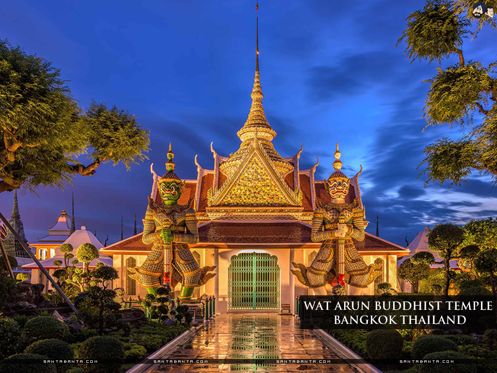 Wat Arun Ratchawararam Temple in Bangkok (Thailand)