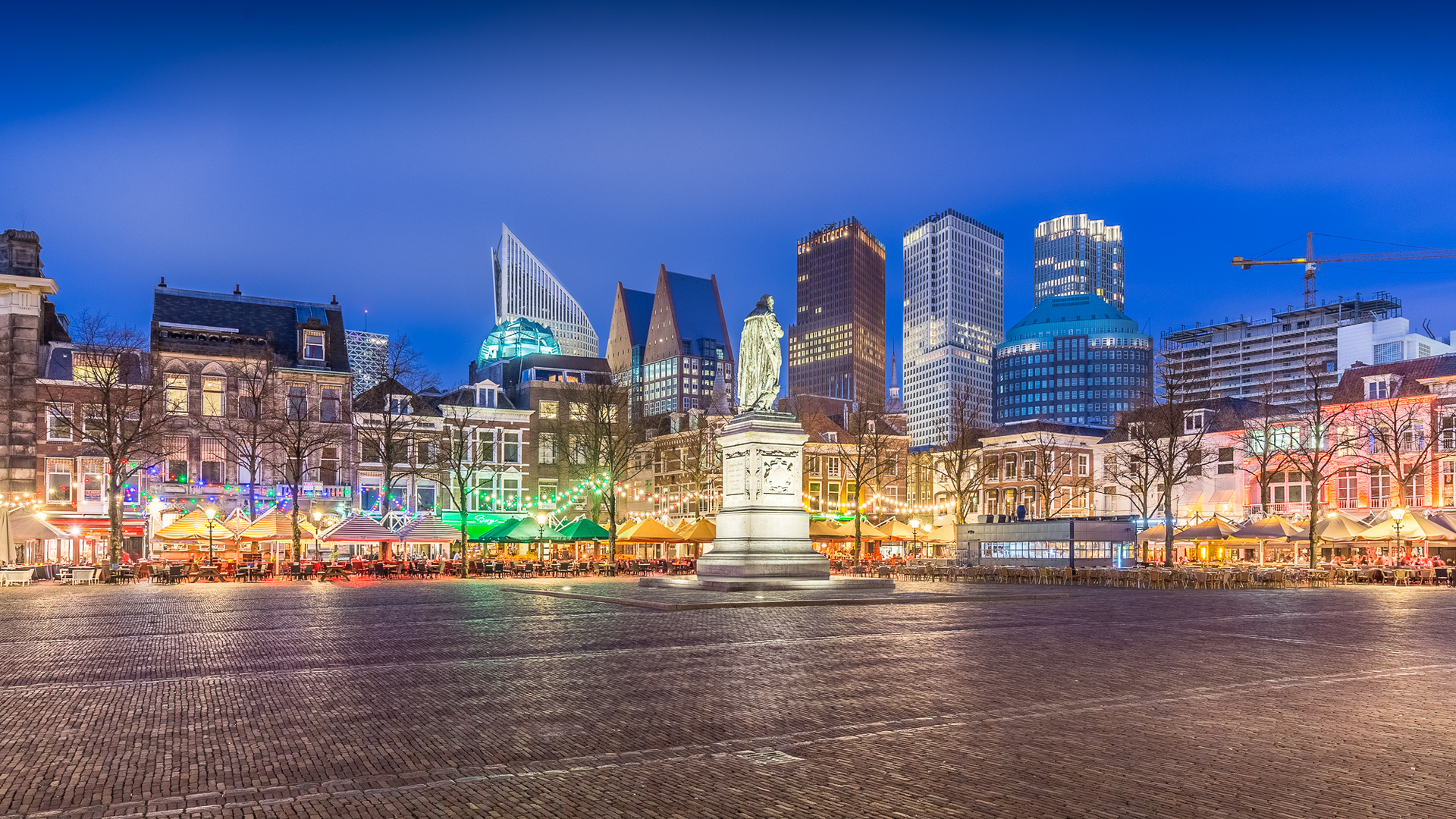 Download Wallpaper Night Square in The Hague, Netherlands (1920x1080). The Wallpaper, photo