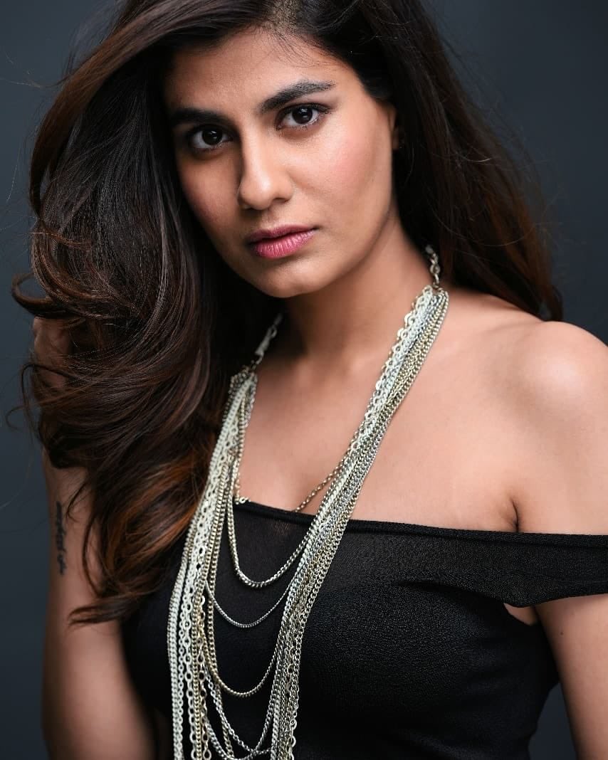 Komal Nahta Beautiful And Talented Shreya Dhanwanthary Set To Cheat India. Signed As The Lead For The Edge Of The Seat #Emraanhashmi Starrer. #CheatIndia