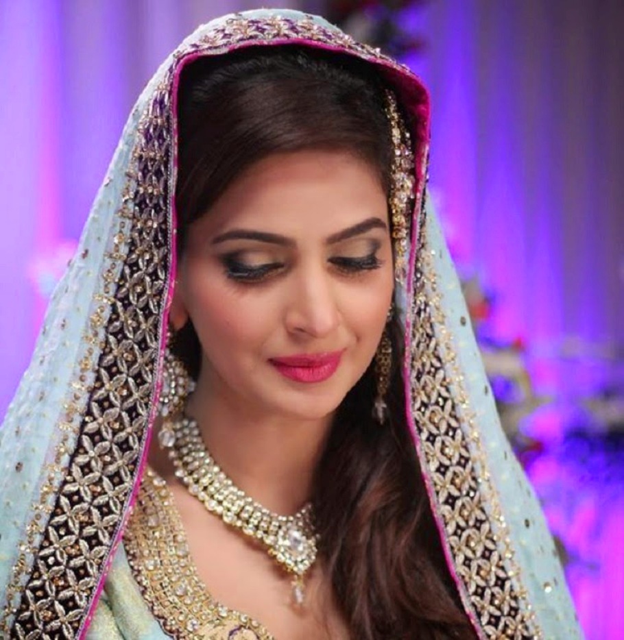 Beautiful Saba Qamar Hot Actress HD Wallpaper