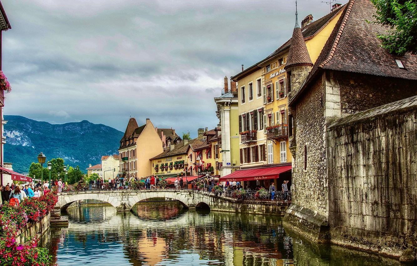 Wallpaper mountains, bridge, river, France, building, home, France, Annecy, Annecy, River TEW, Thiou River image for desktop, section город