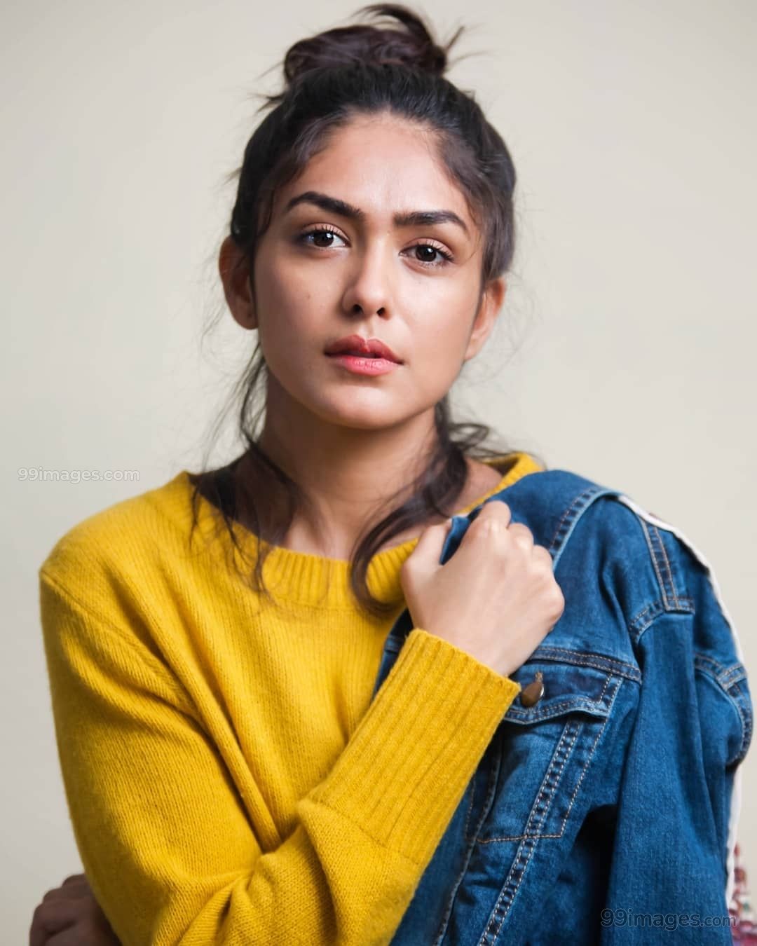 Mrunal Thakur Beautiful HD Photohoot Stills & Mobile Wallpaper HD (1080p) - #mrunalthakur #bollywoo. Stylish girl pic, Actresses, Indian actress hot pics