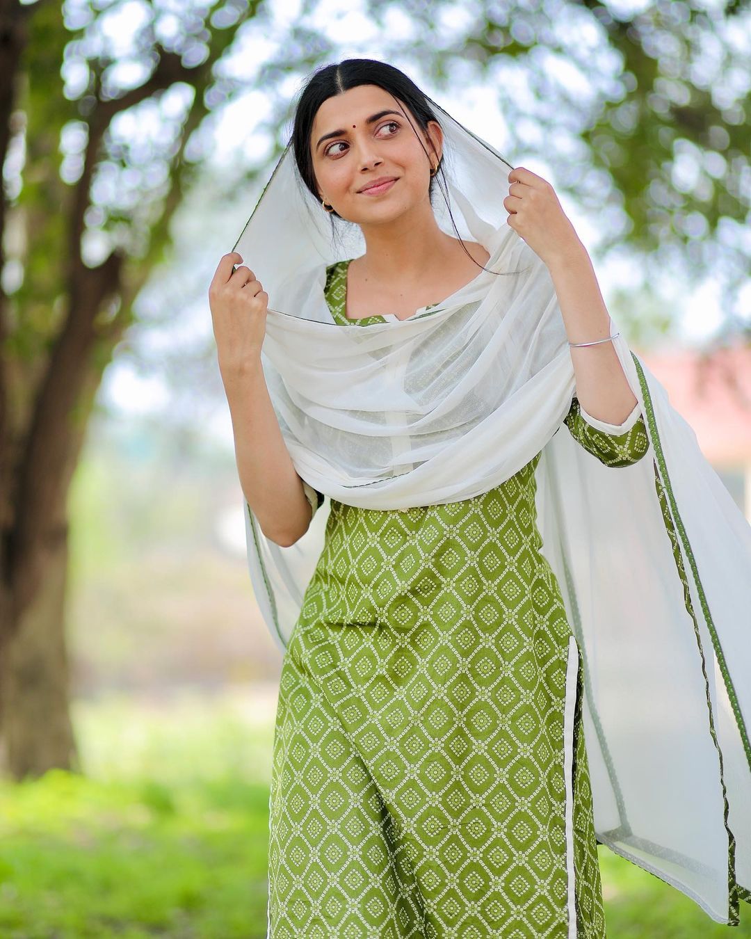 Nimrat Khaira HD Wallpaper & Photo Free Download