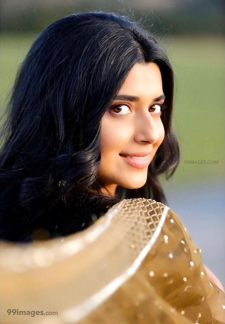Nimrat Khaira - Punjabi Singer, Punjabi Actress - DryTickets.com.au