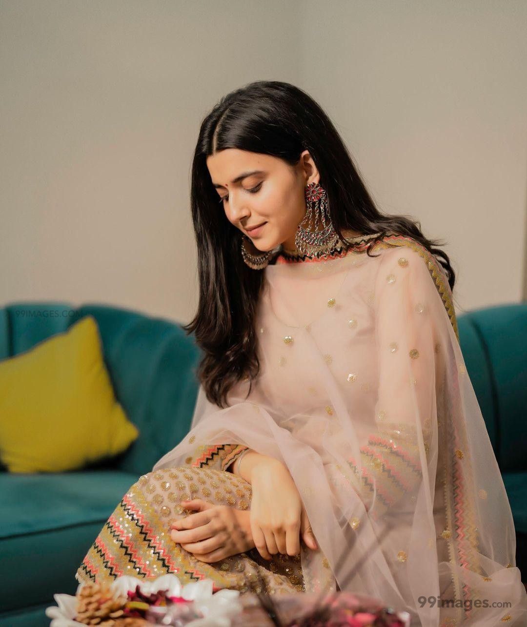 Nimrat Khaira HD Wallpaper (Desktop Background / Android / iPhone) (1080p, 4k) (1080x1286)