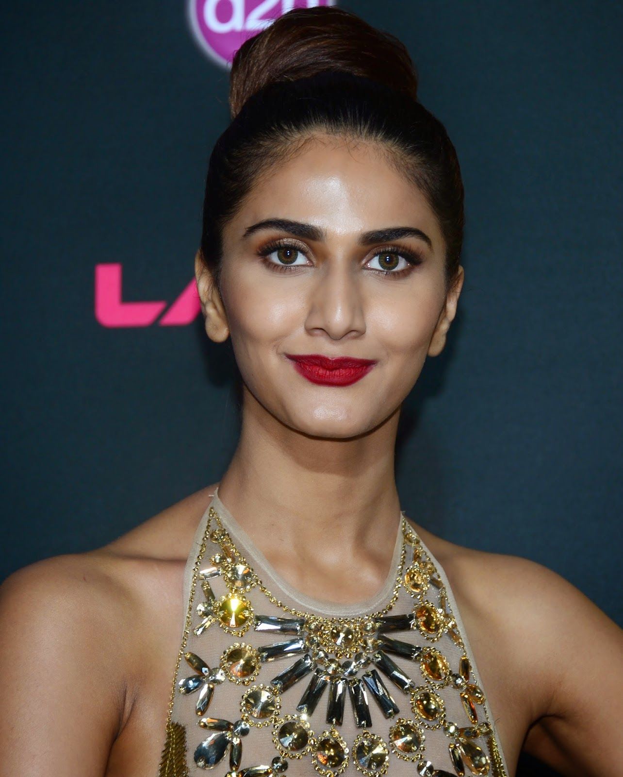 Vaani Kapoor Mobile Wallpapers Wallpaper Cave