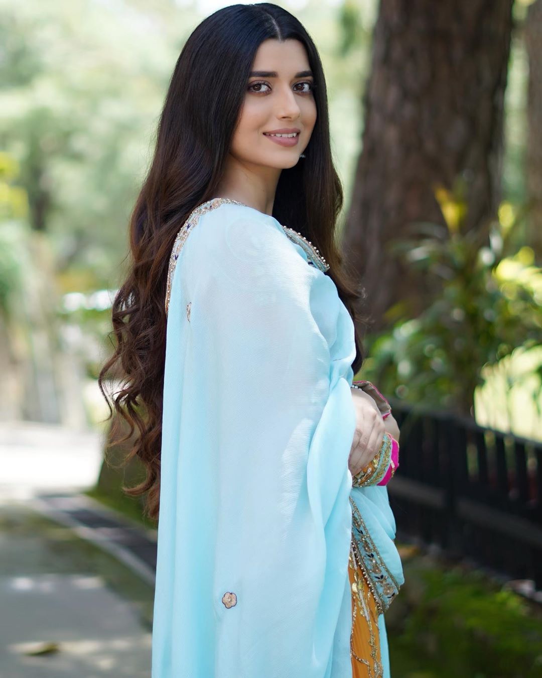 nimrat khehra selfie pics | Nimrat khaira, Fashion, Pakistani fashion