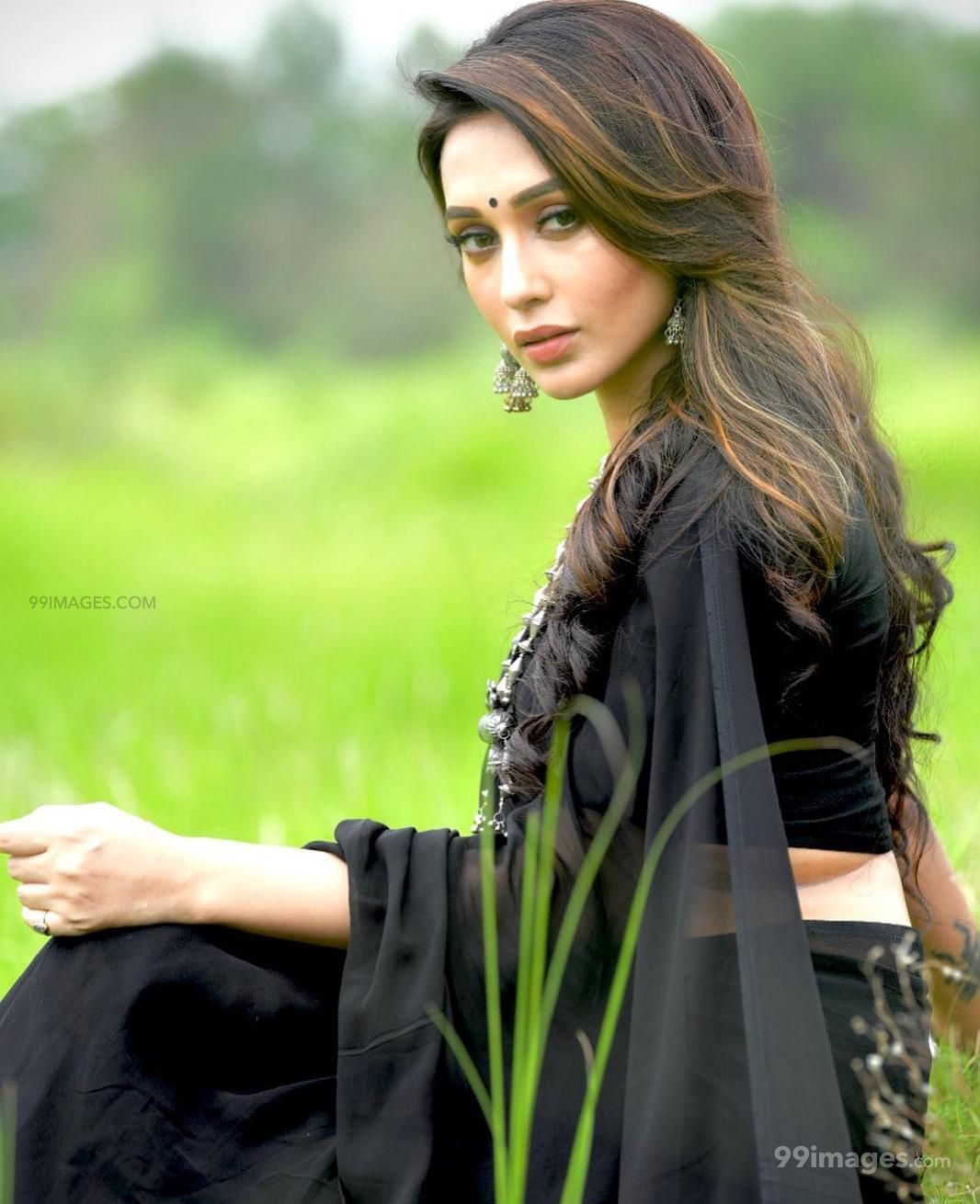 Mimi Chakraborty Wallpaper