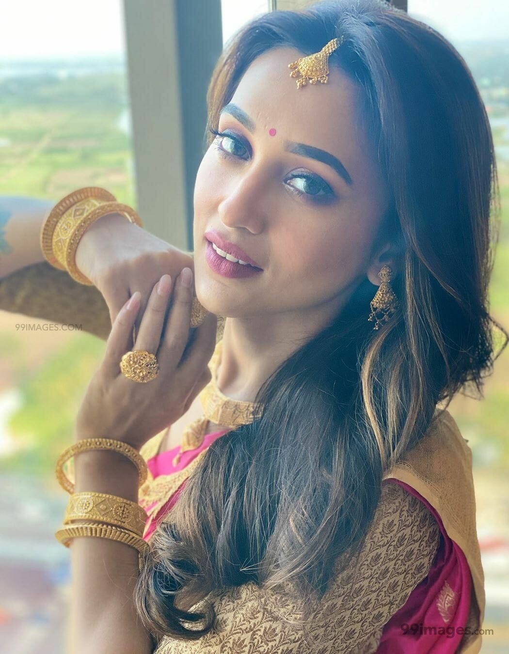 Mimi Chakraborty HD Wallpaper (Desktop Background / Android / iPhone) (1080p, 4k) (1050x1350)