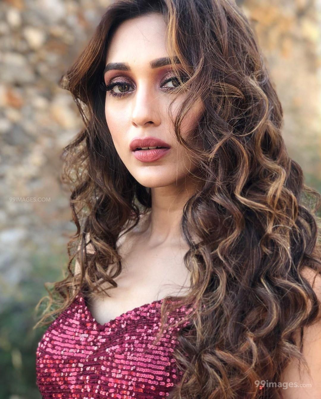 Mimi Chakraborty Wallpaper