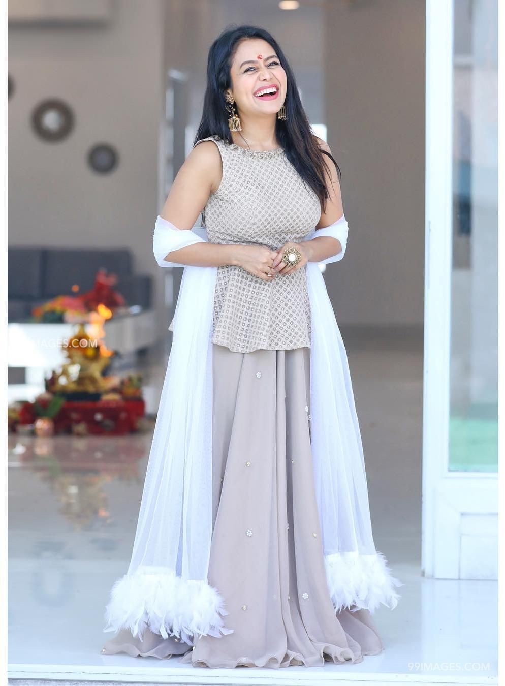 Neha Kakkar Beautiful Photo & Mobile Wallpaper HD (Android IPhone) (1080p) #nehakakka. Neha Kakkar Dresses, Indian Gowns Dresses, Girls Fashion Clothes