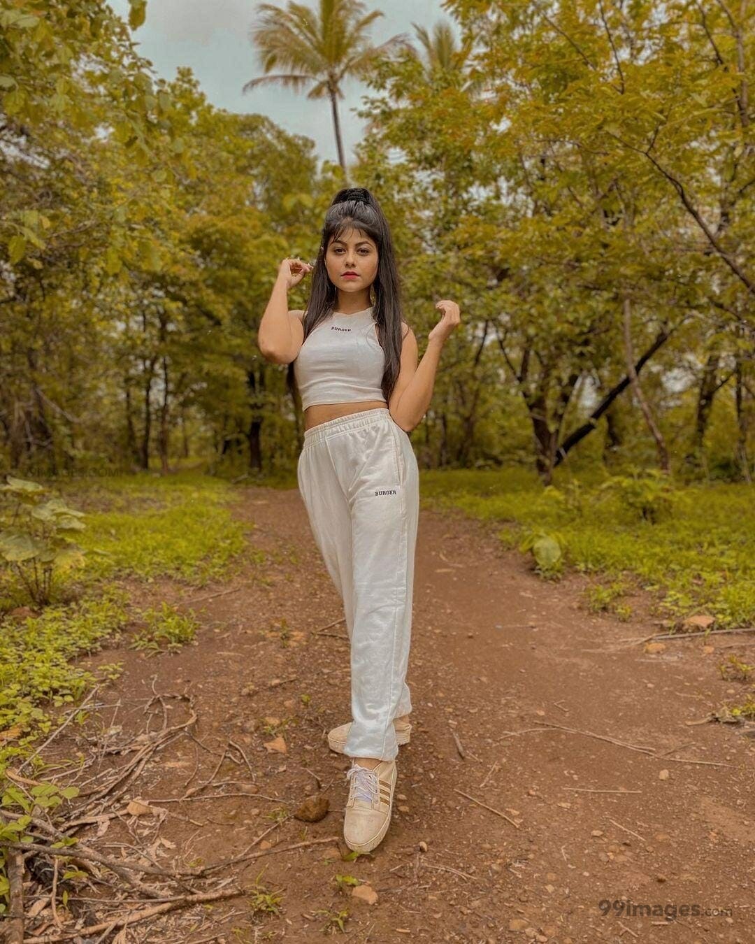 Pallavi Mukherjee Hot HD Photo & Wallpaper for mobile (1080p) (png / jpg)