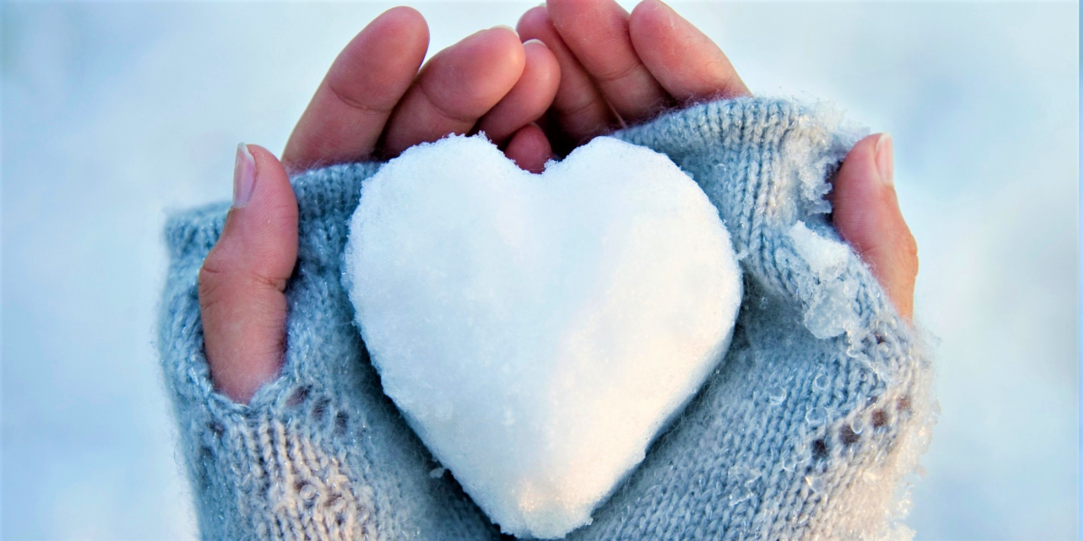 Hand Heart Heart Shaped Snow Winter Wallpaper:2200x1100