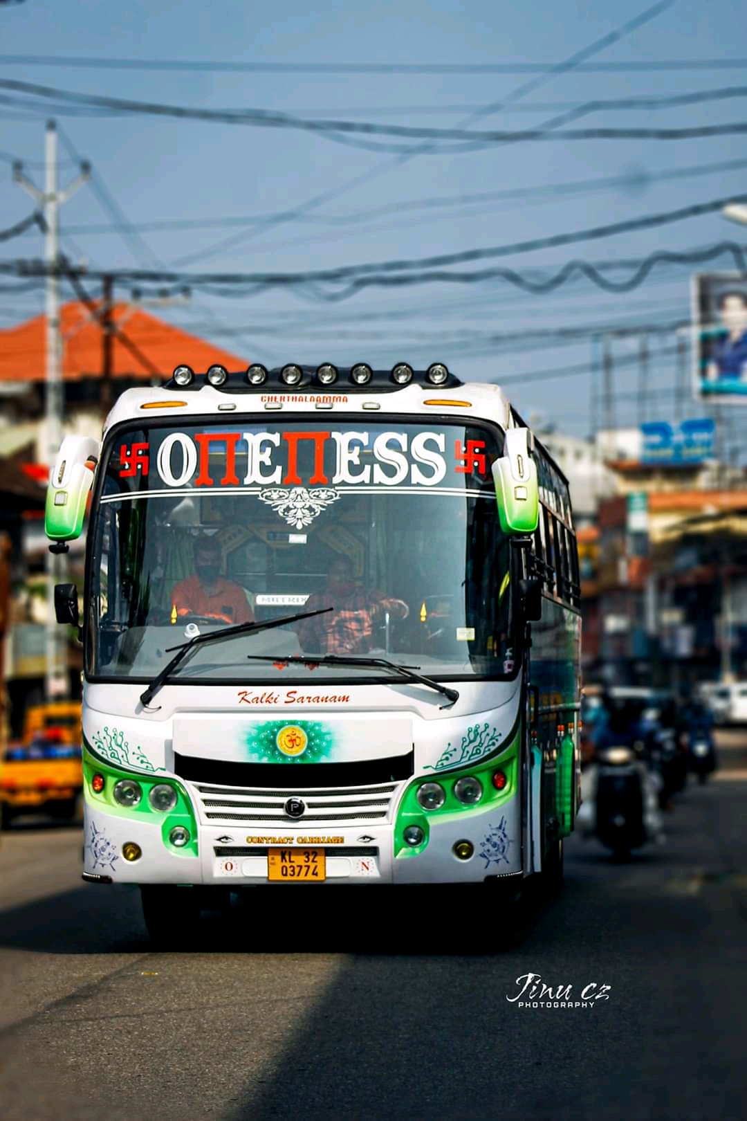 Oneness Travels. Kerala Tourist Bus HD Wallpaper