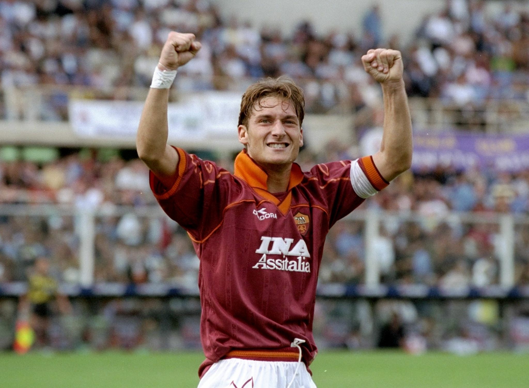 Francesco Totti AS Roma ASR Rome Vintage Jersey Captain Football Football Player Goal Wallpaper:2048x1502