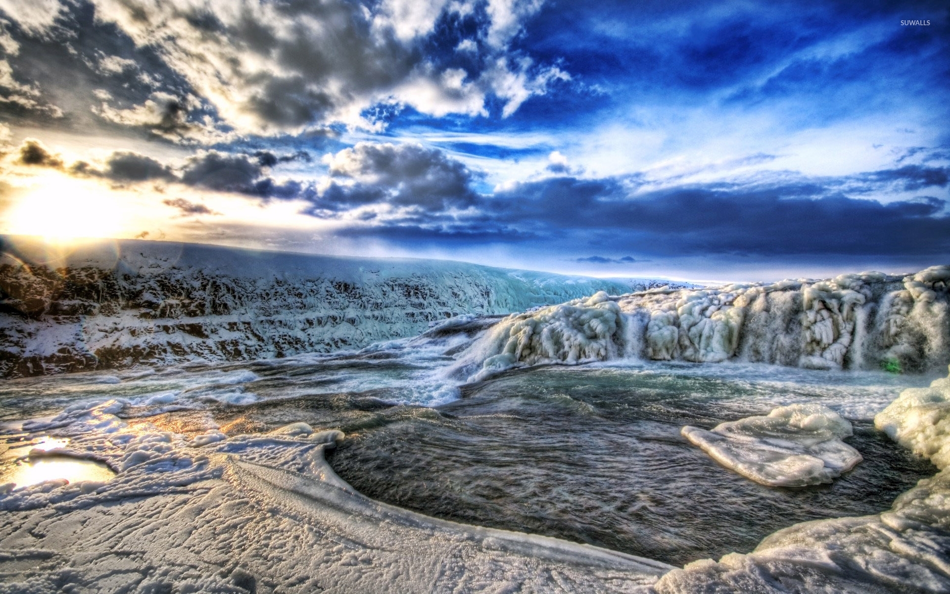 Sunset light shining upon the frozen water wallpaper wallpaper