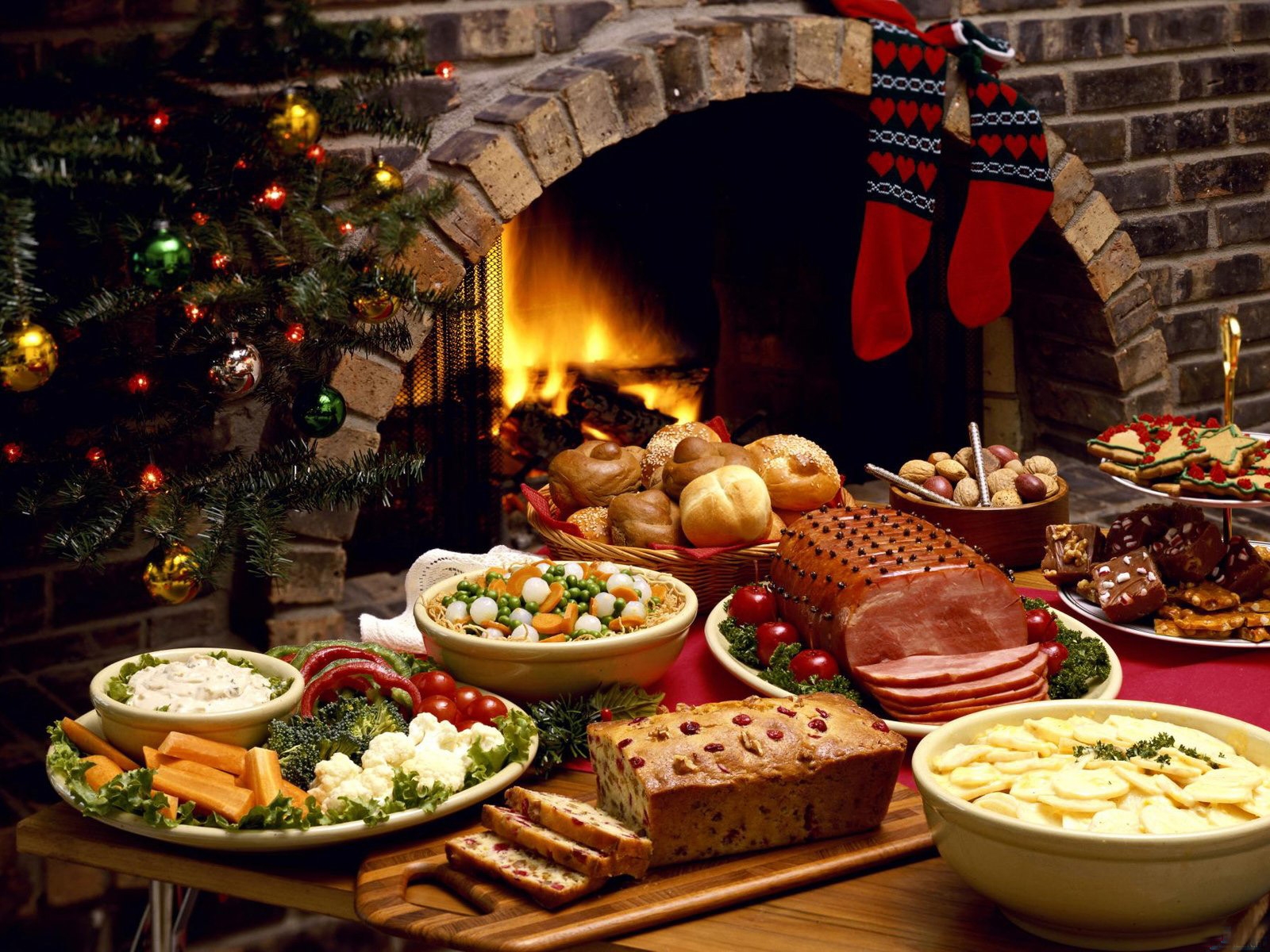 Wallpaper, food, fire, Christmas, fireplace, holiday, meal, cuisine, buffet, laying, dish, christmas dinner, thanksgiving dinner, supper, festive table 1600x1200