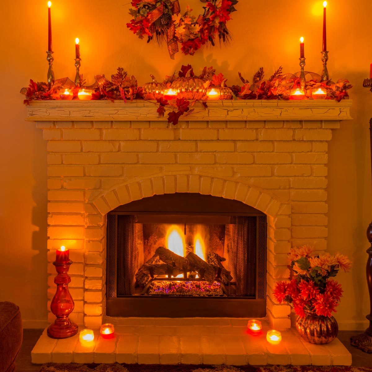 How to Decorate a Fireplace Mantel for Thanksgiving