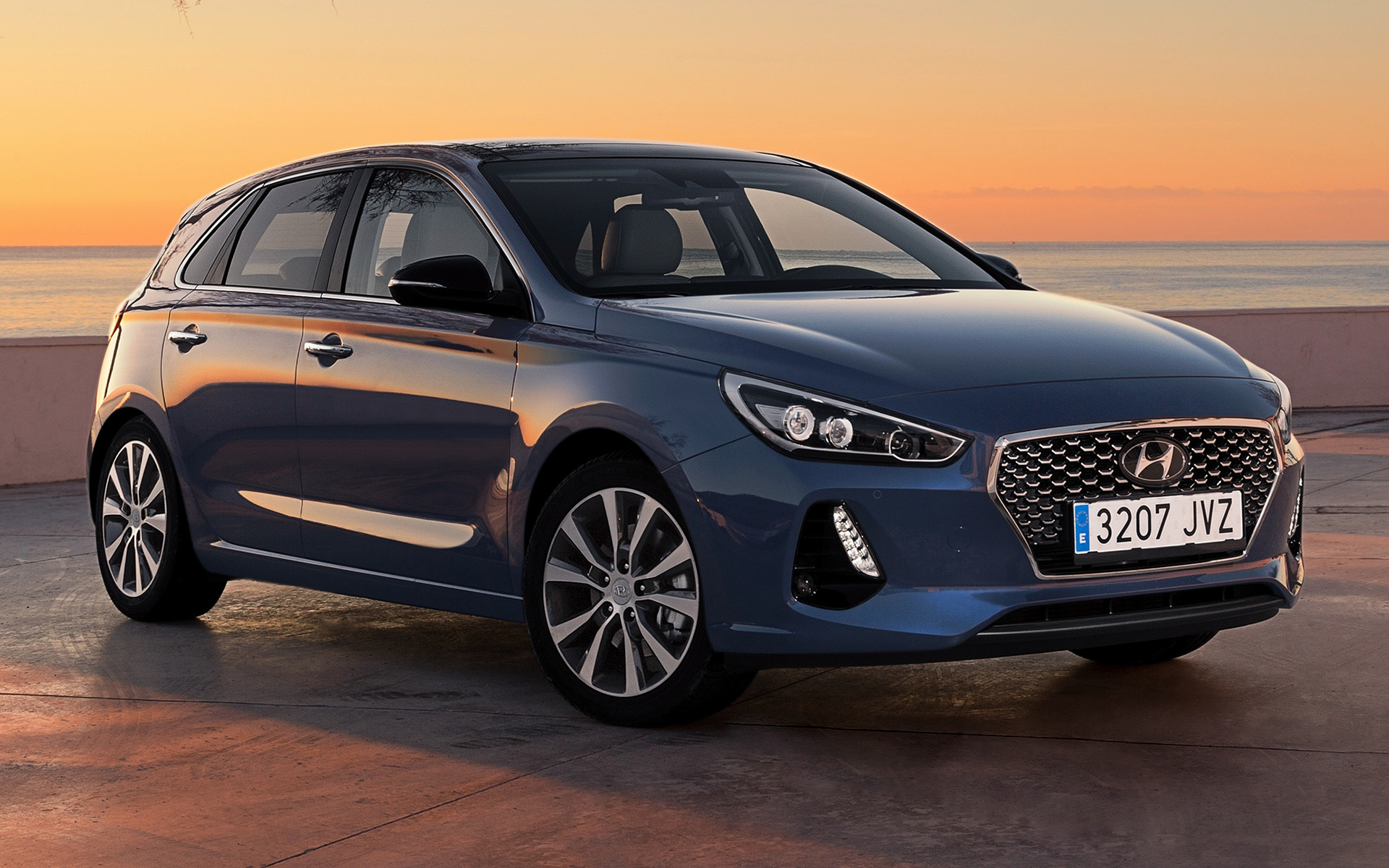 Hyundai i30 and HD Image