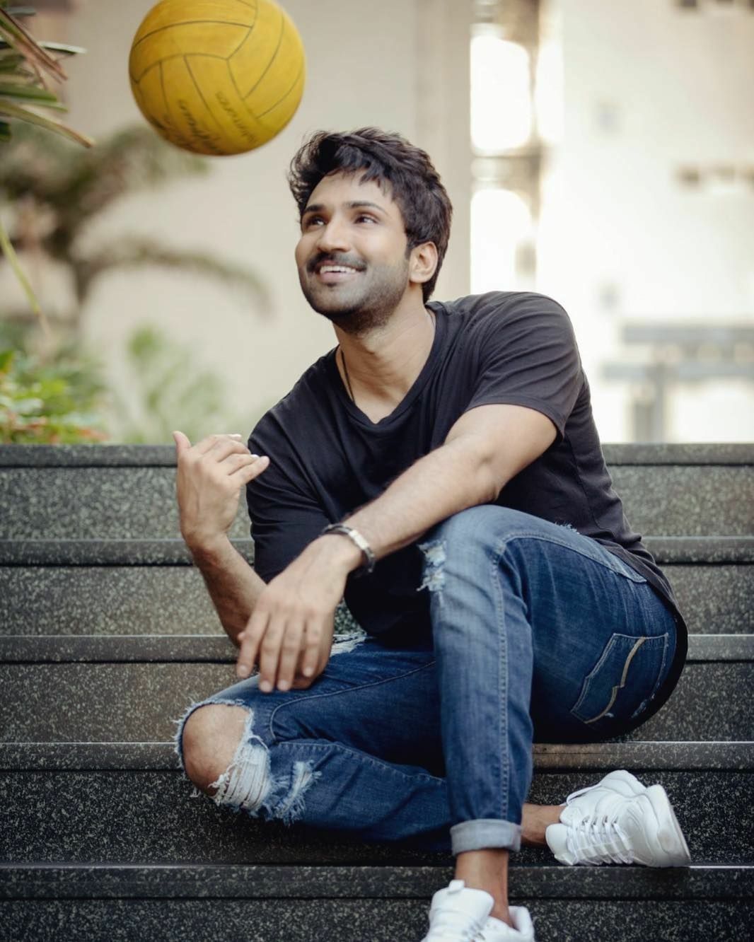 Aadhi pinisetty family photo ideas. family photo, marriage photo, festival image