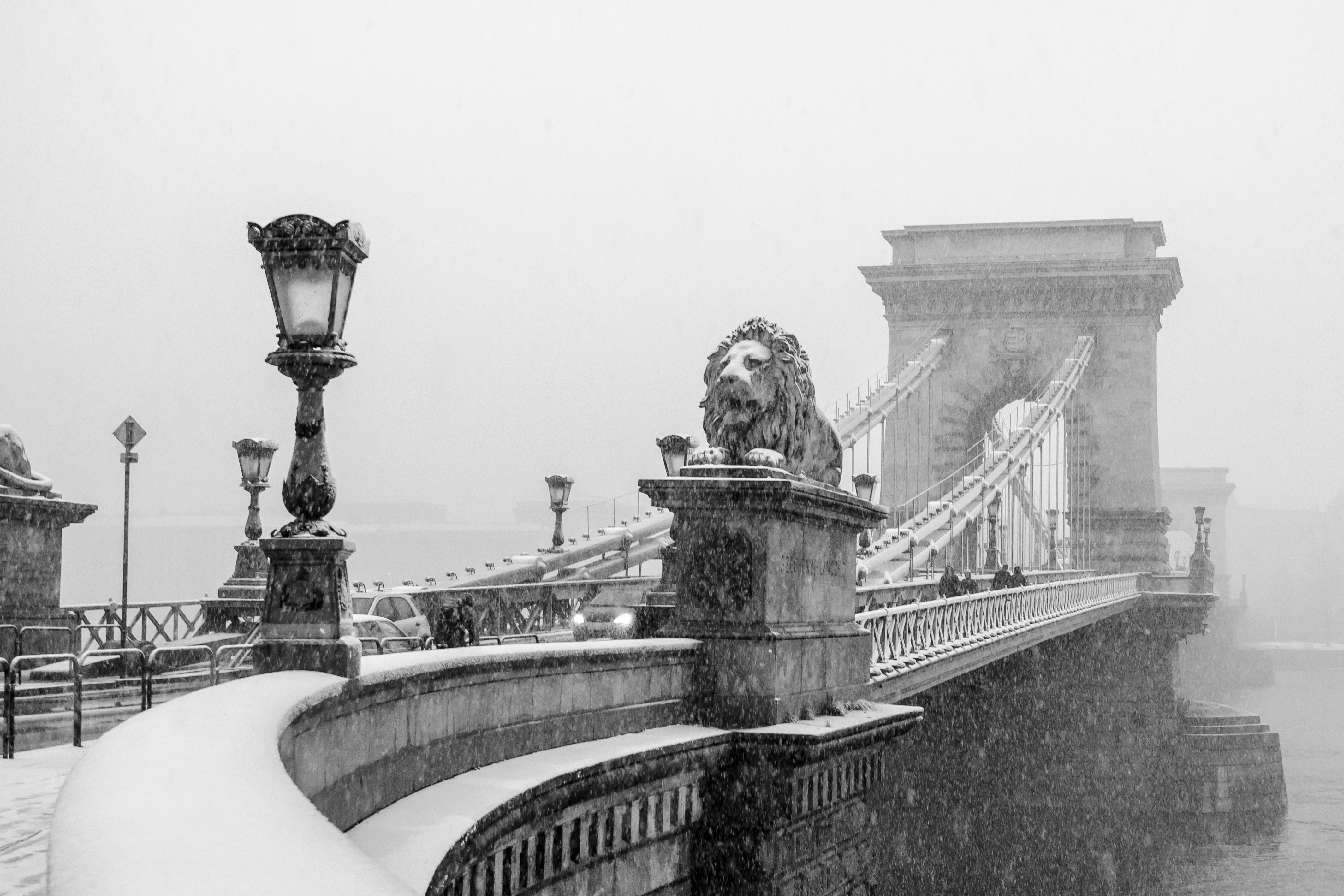 Wallpaper, water, snow, winter, lion, bridge, Budapest, Hungary, Danube, landmark, black and white, monochrome photography, , robintphoto, fixed link 4258x2839