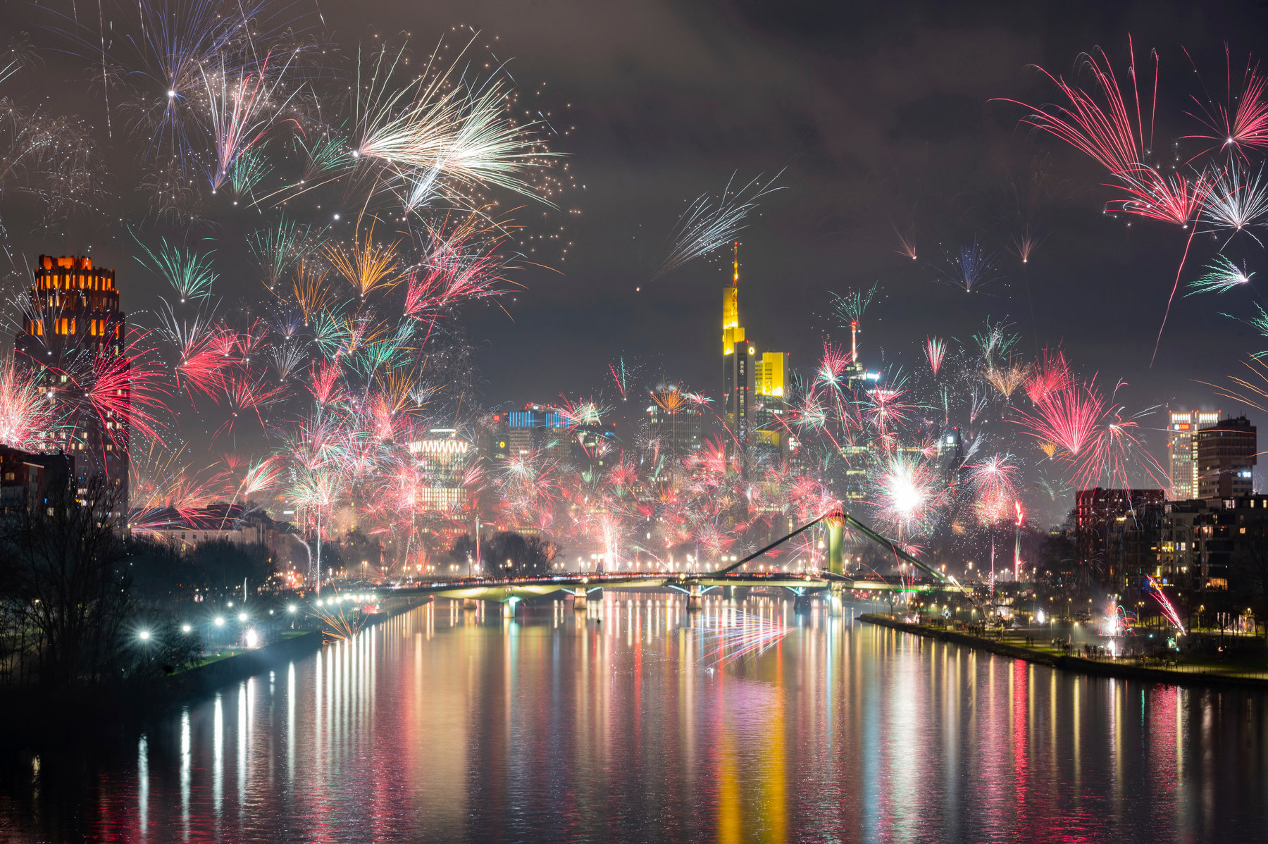 New Year's Eve 2020: Picture From Around the World