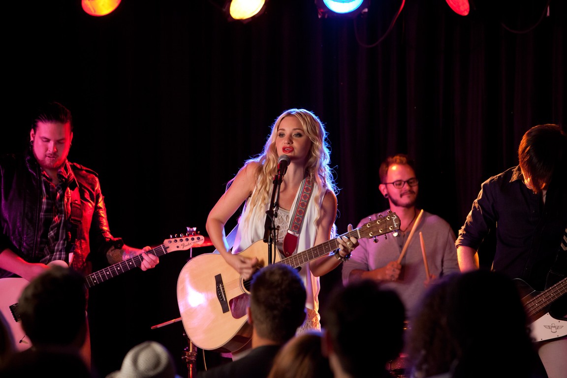 Grace Unplugged Picture