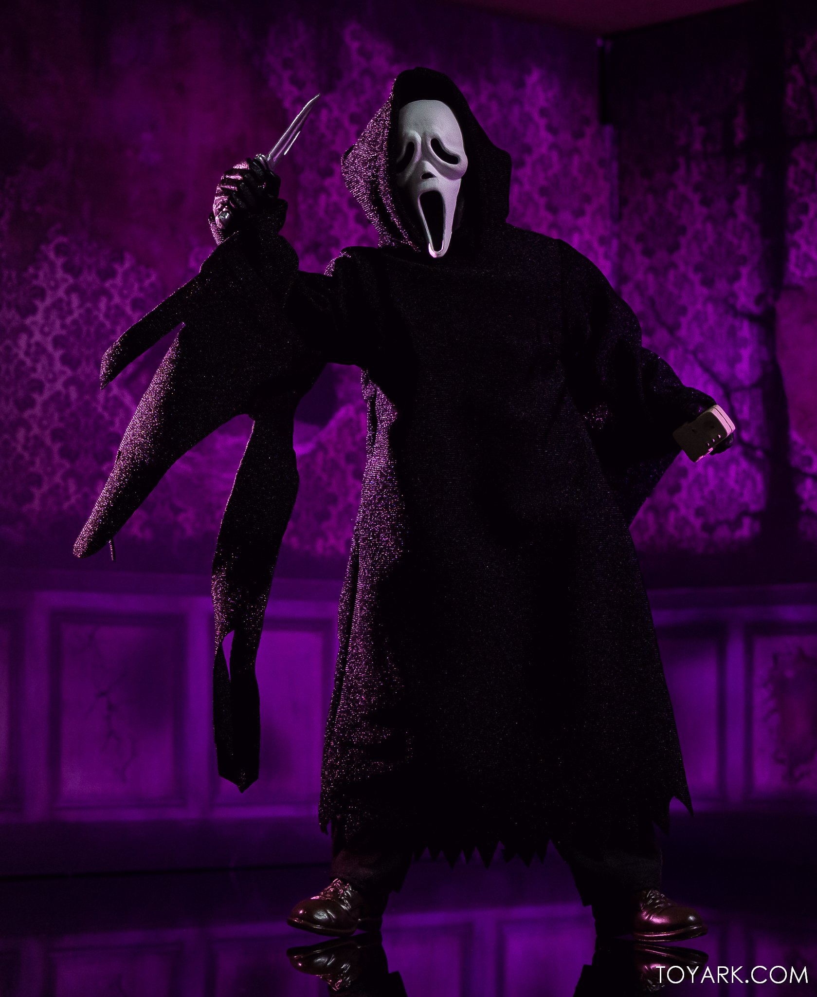 Scream Face 8 Inch Scale Clothed Figure By NECA Toys Photo Shoot