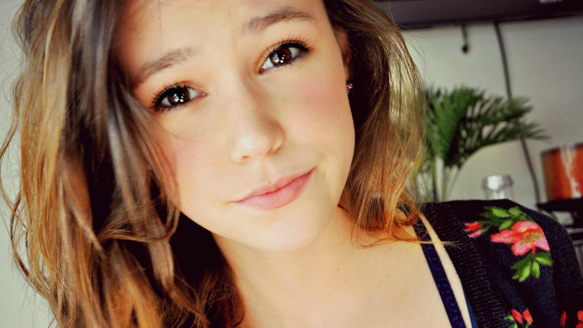 G Hannelius HD wallpaper, Background