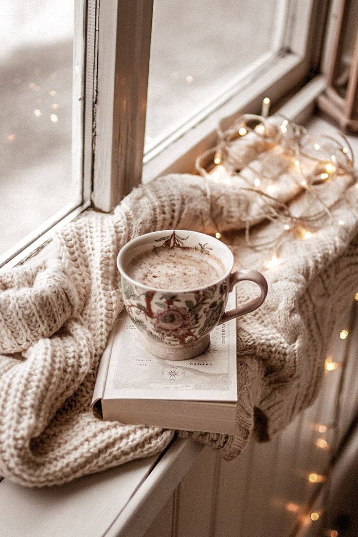 Coffee. Coffee and books, Tea and books, Winter coffee