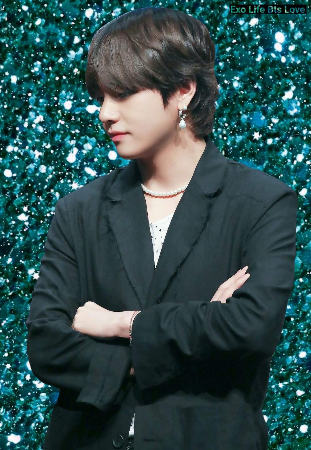 Bts V Wallpaper Exo Life Bts Love #exolife_btslove #v #btsv #vbts #tae # taetae #btstae #taehyung #kimtaehyung #bts #bangtanboys #wallpaper #btswallpaper #브이 #김태형 #태형 #방탄소년단. ARMY's Amino