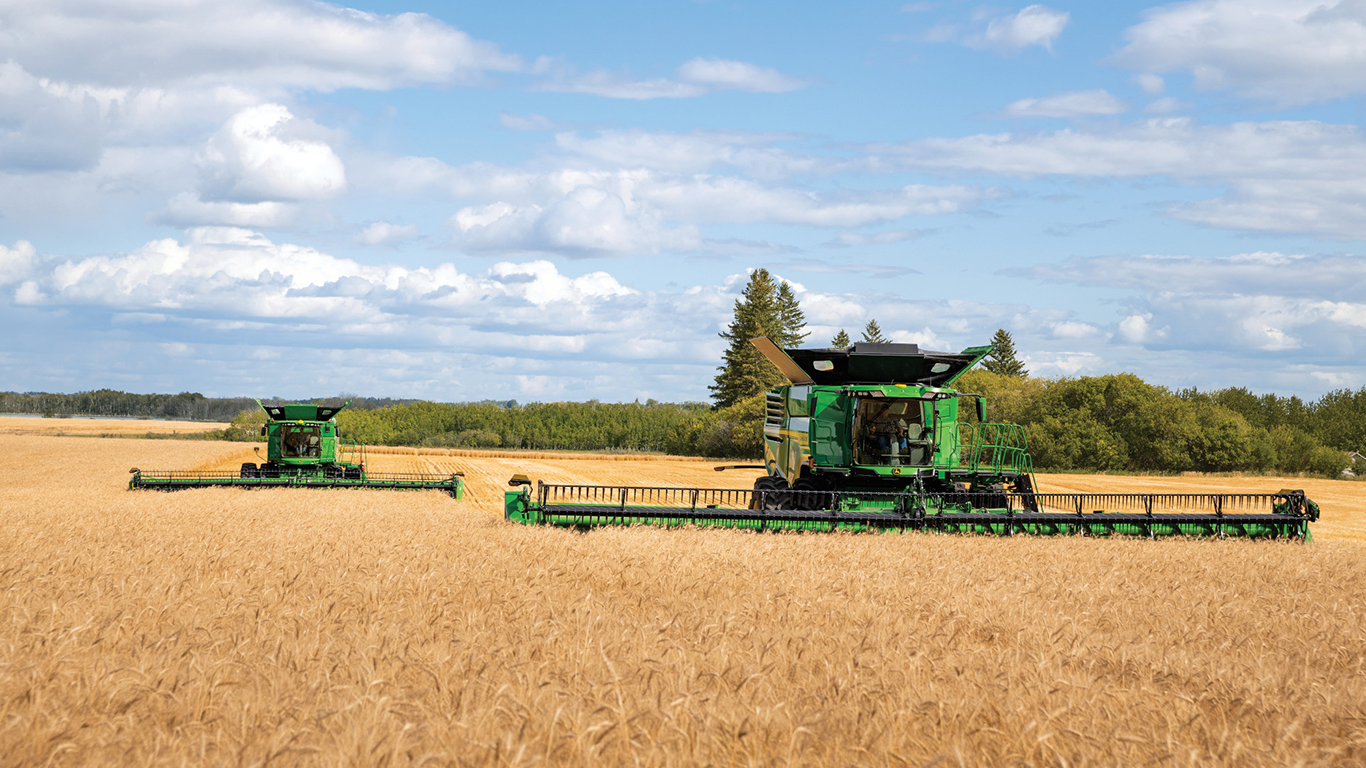 Deere Brings High Capacity X Series Combines To North American Farmers