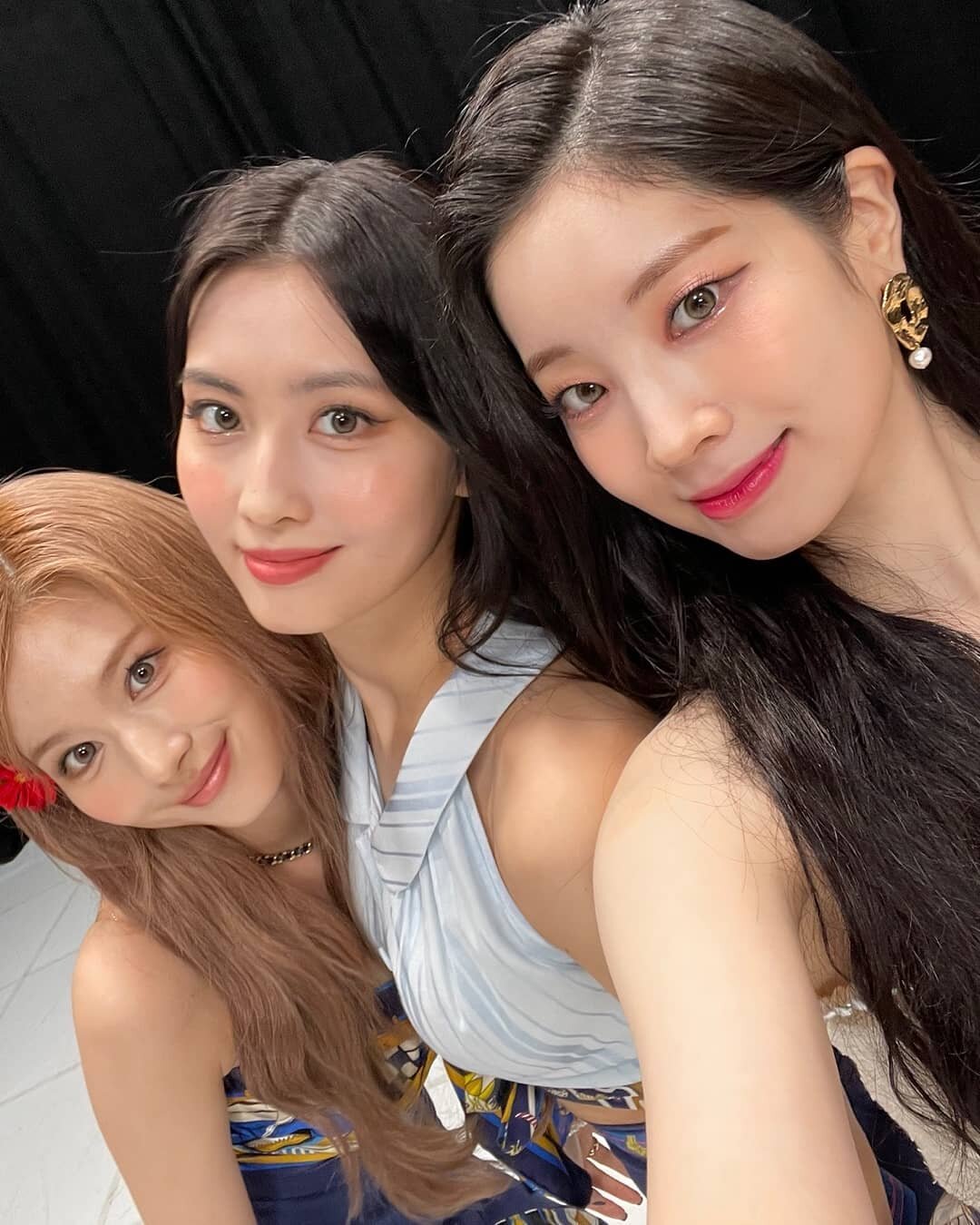TWICE Instagram Update, Momo, Sana