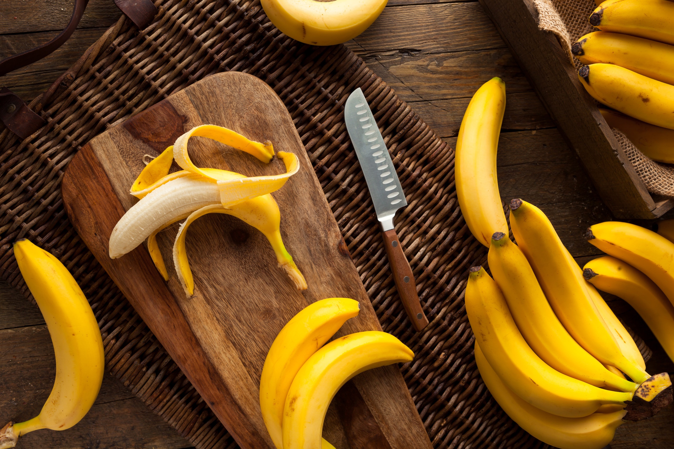 Wallpaper, food, fruit, bananas, cutting board 2560x1707