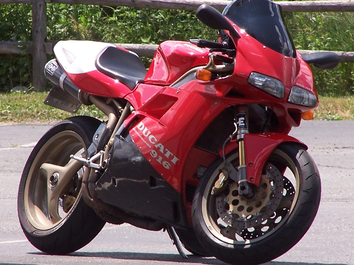 Ducati 916: the most beautiful superbike story