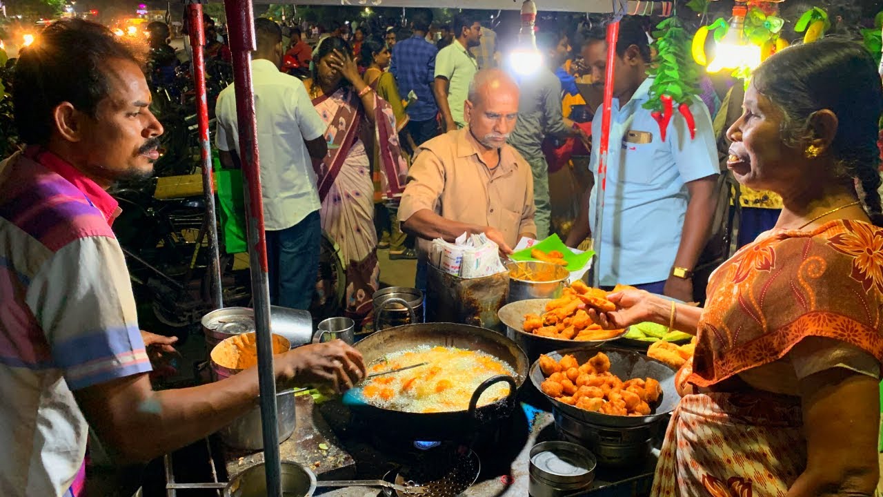 MADURAI STREET FOOD, India. Tamil Nadu's delicious SOUTH INDIAN food. Banana leaf + street food