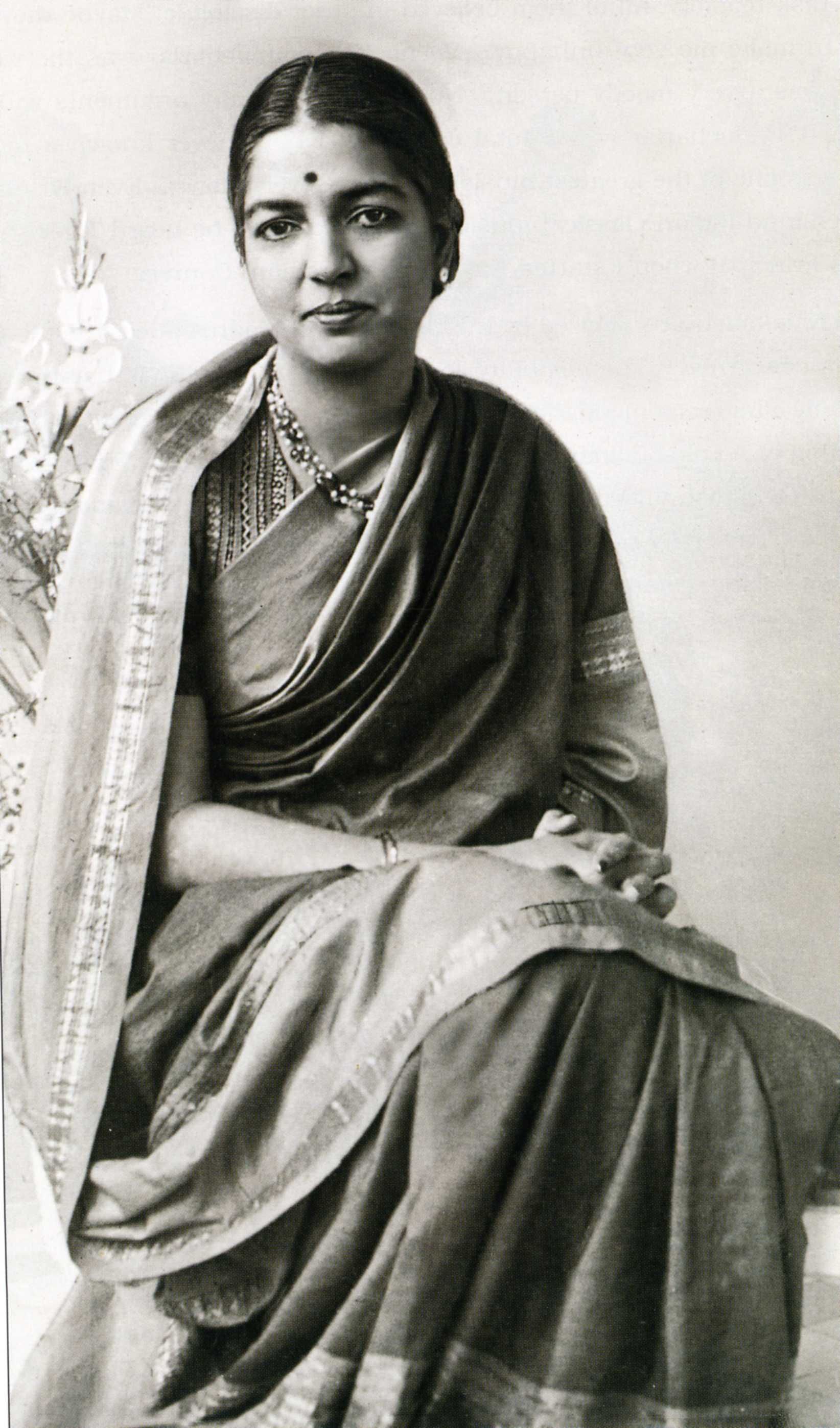 Indian photohoot ideas. indian photohoot, photohoot, saree poses