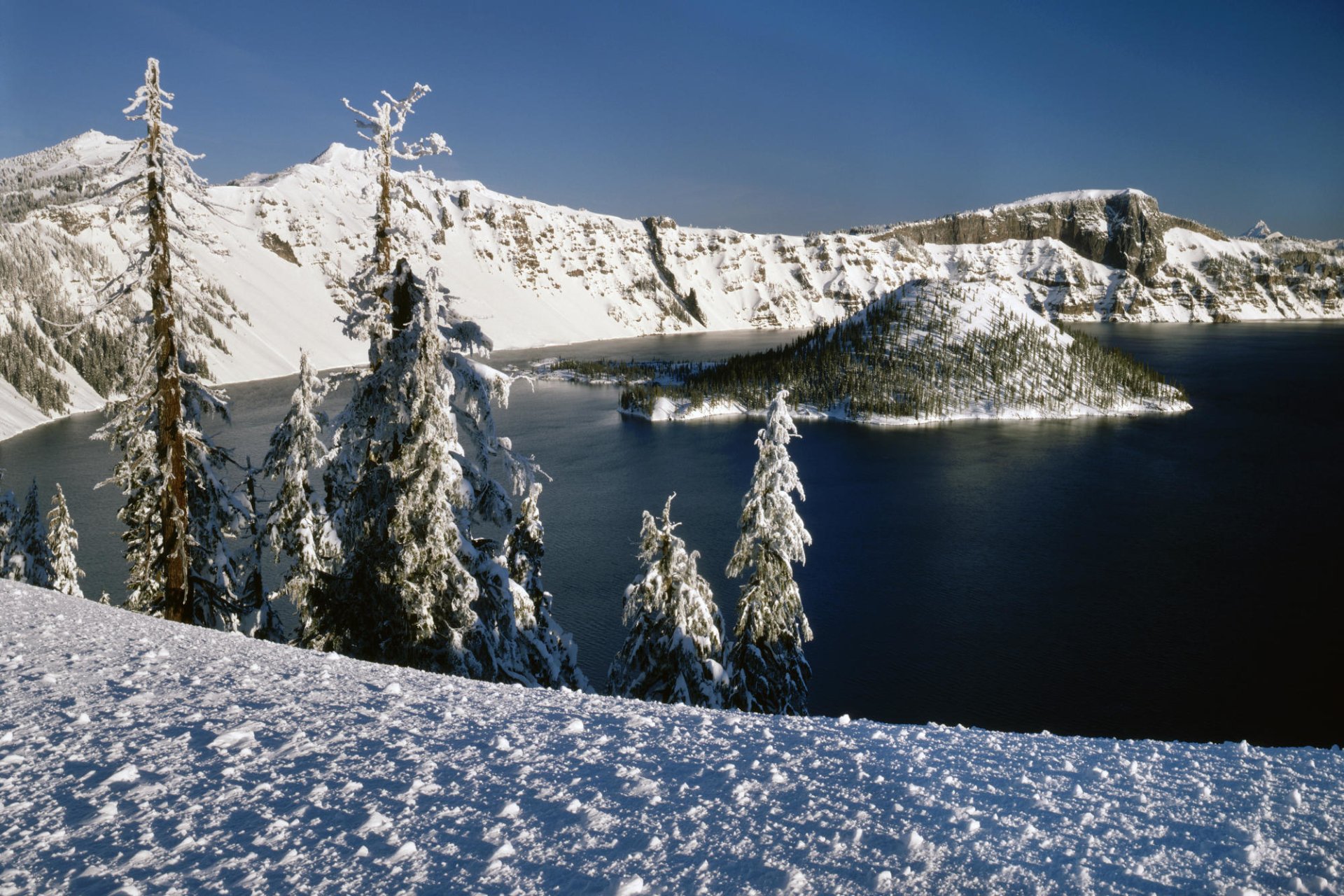 Crater Lake HD Wallpaper and Background Image