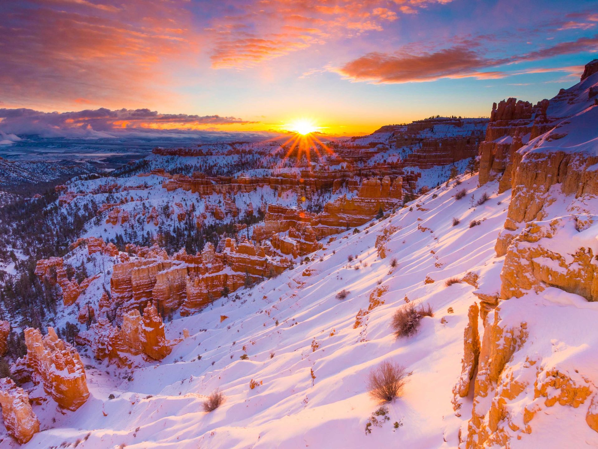 Sunrise Winter The First Sun Rays In The Bryce Canyon National Park In Southwestern Utah United States, Wallpaper13.com