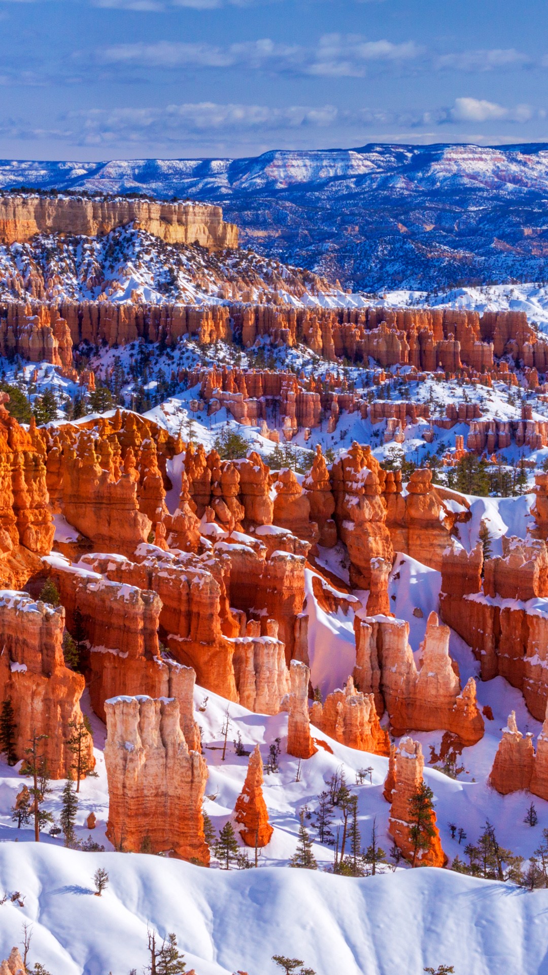 Hoodoos in winter, Bryce Canyon National Park, Utah, USA. Windows 10 Spotlight Image