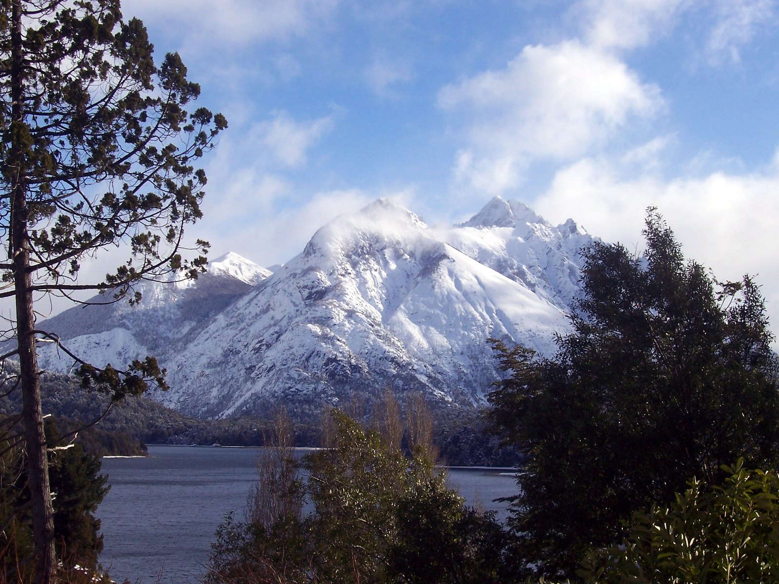 image Magazine: Mountain Christmas Wallpaper